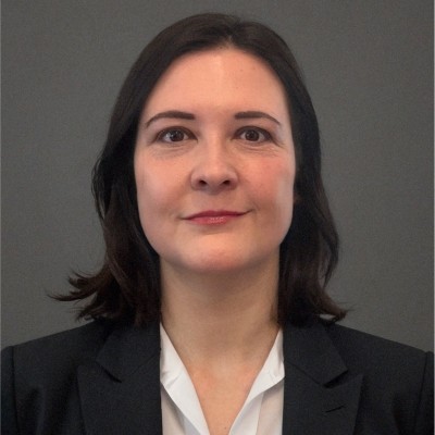 Headshot Holly Charette